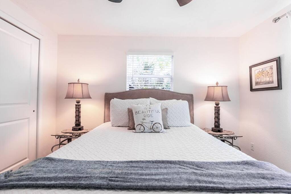 Your Tranquil Escape Is Found Directly On The Beach At The Serenity Beach Condo. Siesta Key Zewnętrze zdjęcie