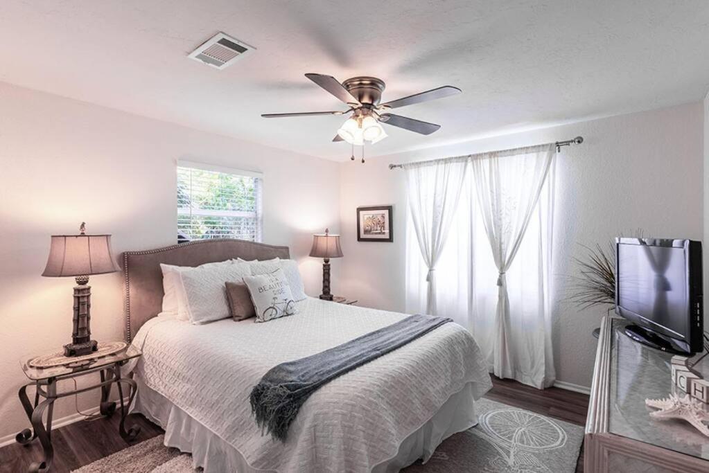 Your Tranquil Escape Is Found Directly On The Beach At The Serenity Beach Condo. Siesta Key Zewnętrze zdjęcie