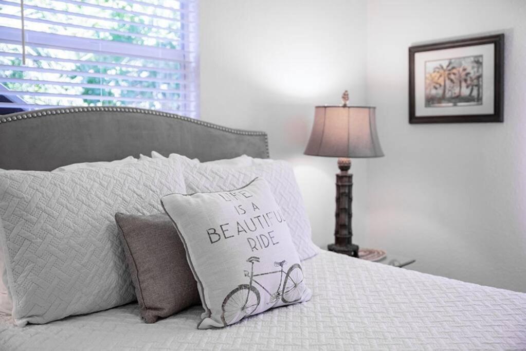 Your Tranquil Escape Is Found Directly On The Beach At The Serenity Beach Condo. Siesta Key Zewnętrze zdjęcie